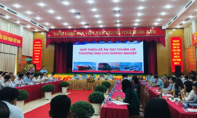 Ông Nguyễn Thanh Long, Phó Chi cục trưởng Chi cục Hải quan cửa khẩu cảng Sài Gòn khu vực 01 phát biểu tại hội nghị