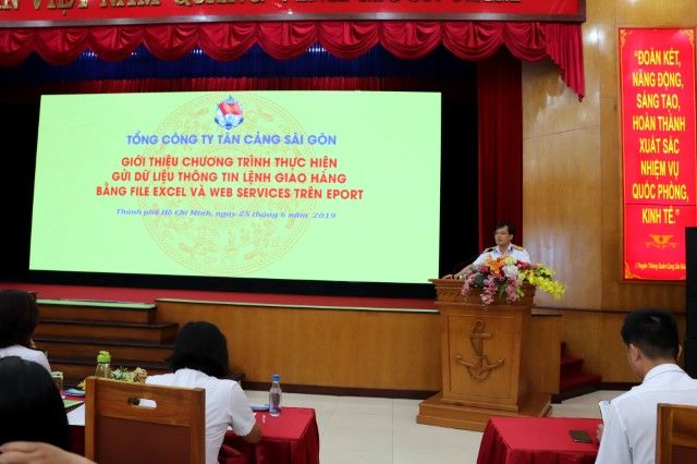 Đ/c Nguyễn Năng Toàn – Phó Tổng Giám đốc TCT Tân Cảng Sài Gòn phát biểu tại Hội thảo