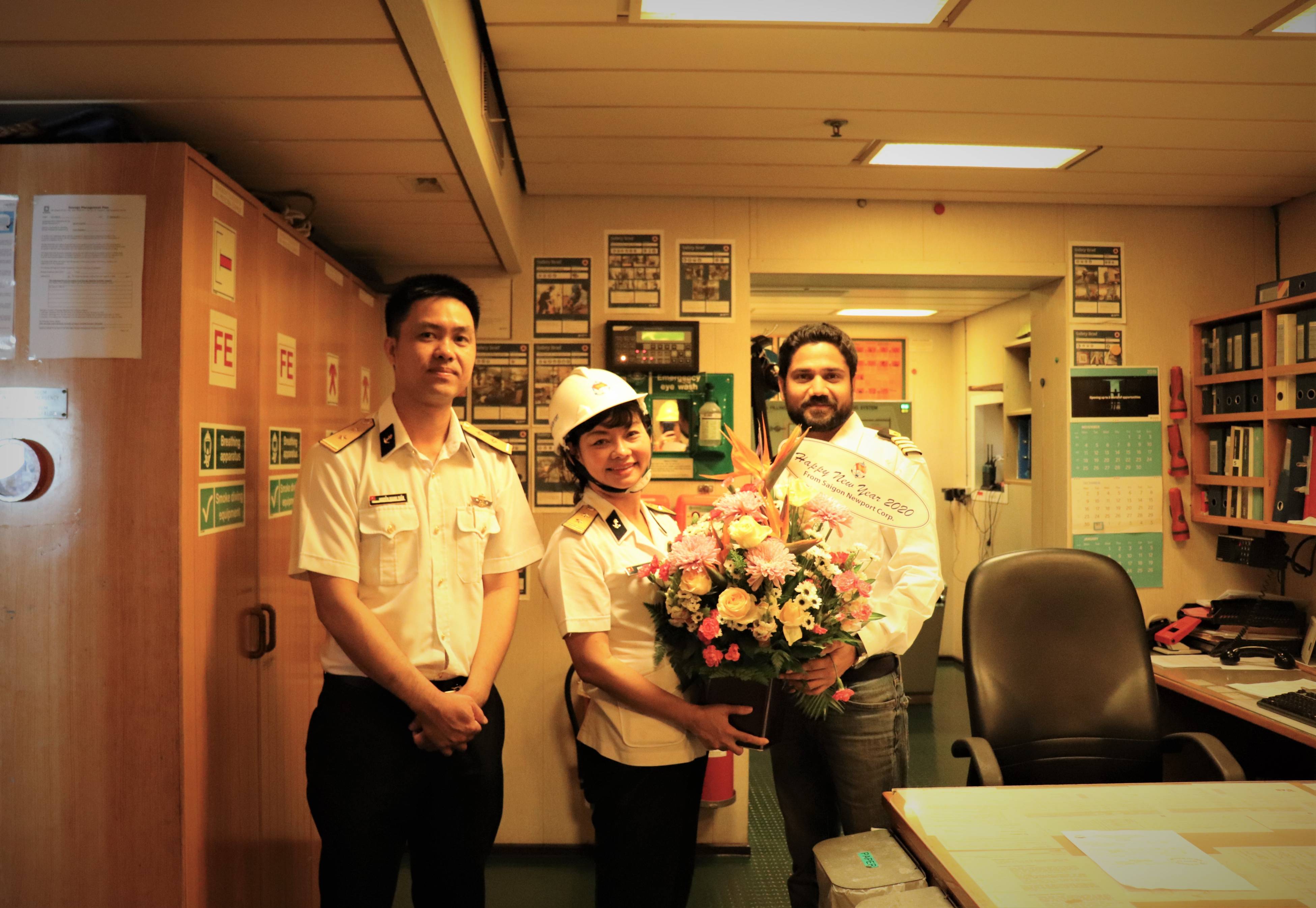 Chúc Tết thủy thủ đoàn các tàu cập tại cảng của Tổng Công Ty Tân Cảng Sài Gòn