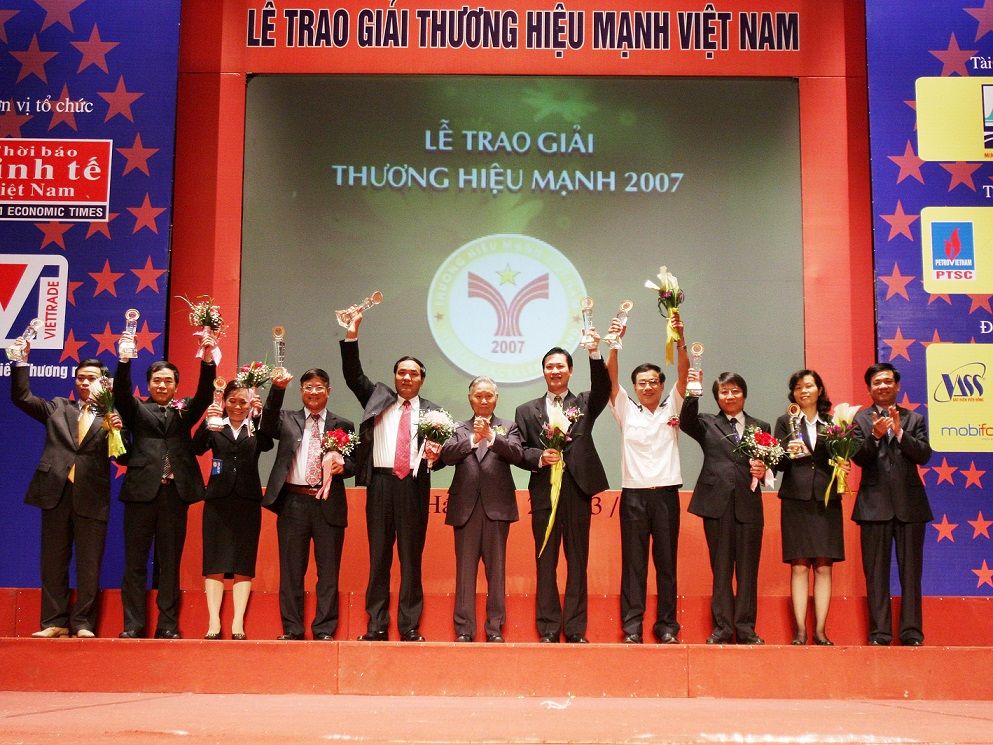 Ông Trần Đình Thảo-PTGĐ Công Ty Tân Cảng Sài Gòn trong lễ trao giải
