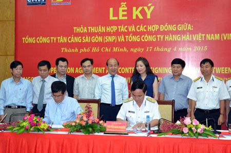 Hình ảnh lễ ký kết biên bản thỏa thuận hợp tác  giữa Tổng Công ty Tân Cảng Sài Gòn và Tổng Công ty Hàng hải Việt Nam