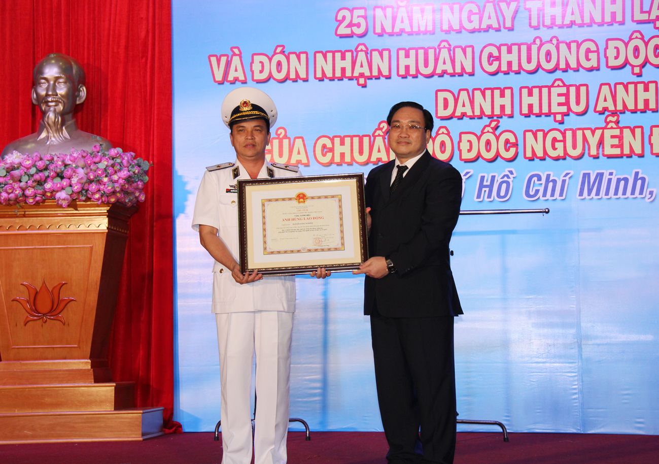Phó Thủ tướng Hoàng Trung Hải trao danh hiệu Anh hùng Lao động