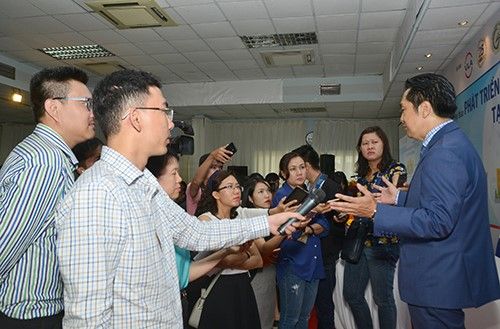 Ông Lê Duy Hiệp, chủ tịch VLA trả lời các vấn đề báo chí quan tâm