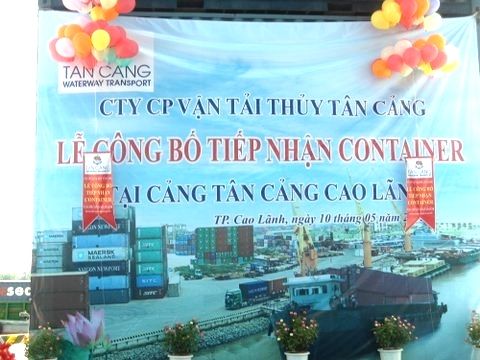 The ceremony of receiving the first container at Tan Cang - Cao Lanh Terminal