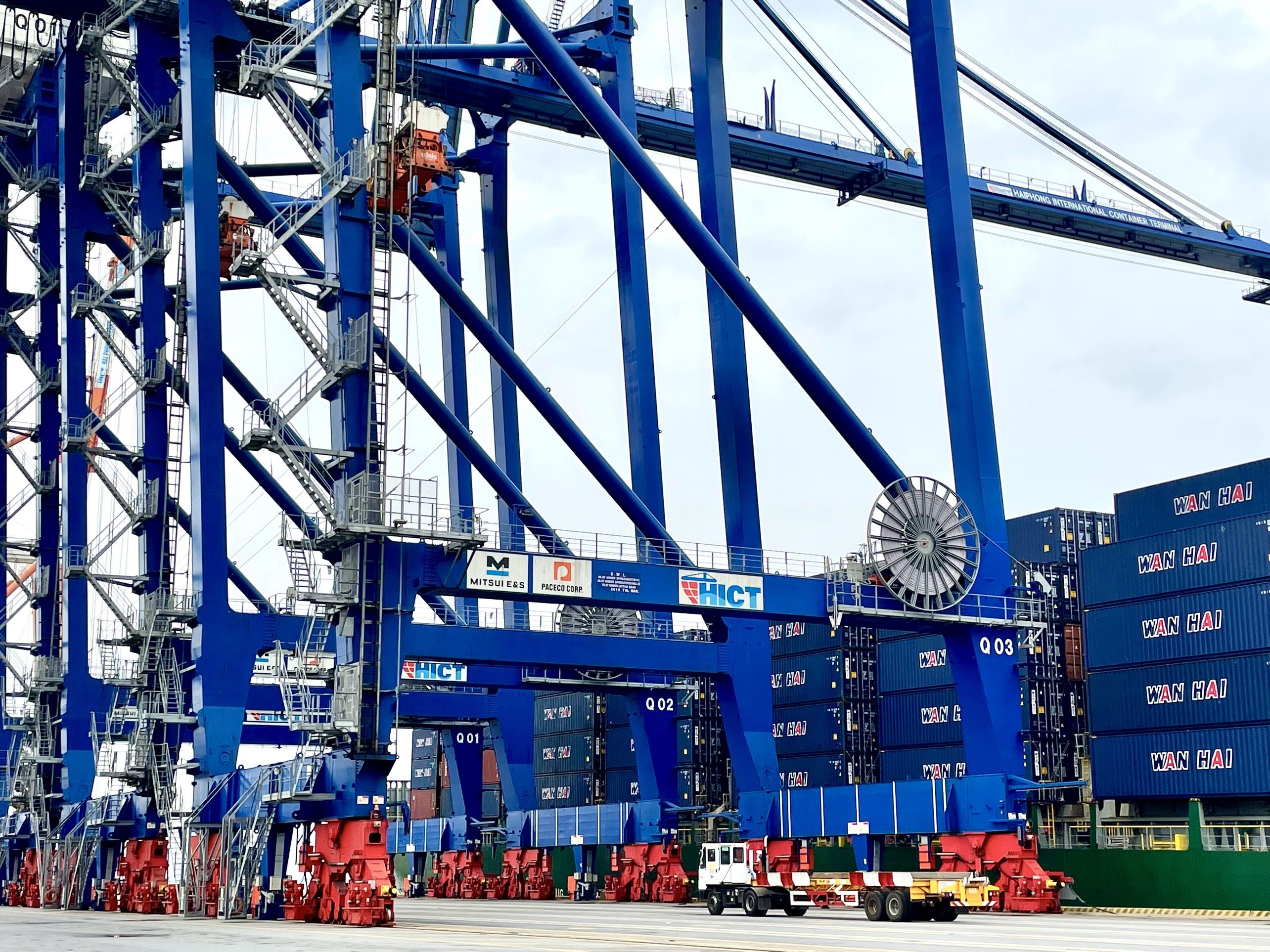 Tan Cang - Hai Phong International Container Terminal welcome service CI7 of Wanhai Lines