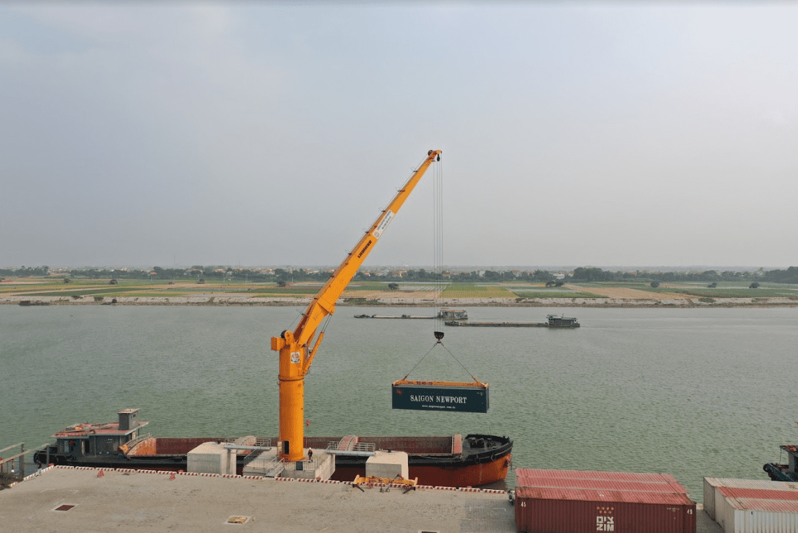 Cargo entering or leaving Hai Phong seaport will apply 50% infrastructure fee rate starting from January 2023.