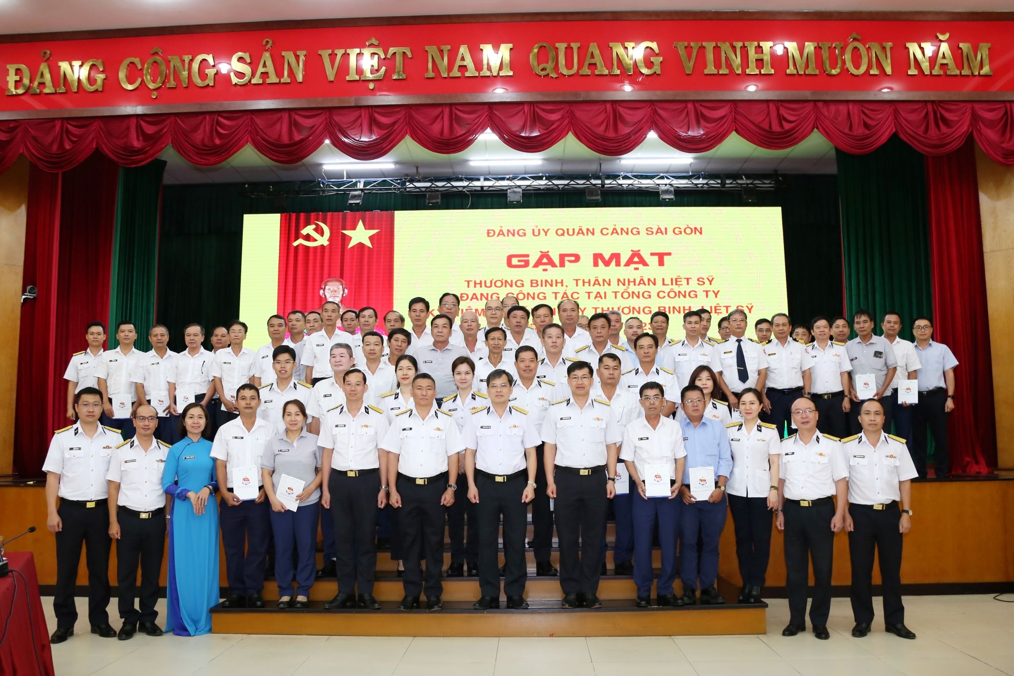 Tổng công ty Tân Cảng Sài Gòn: Gặp mặt, tặng quà cho thương binh, con liệt sĩ