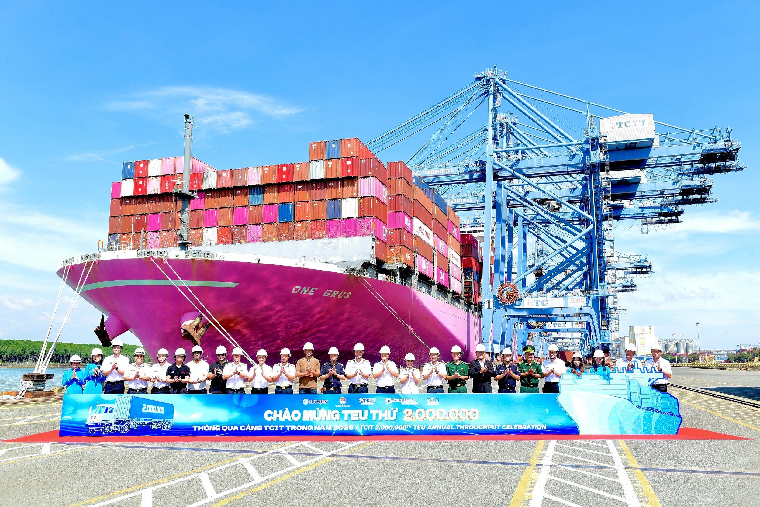 TCIT chào đón TEU thứ 2.000.000 thông qua cảng trong năm 2025