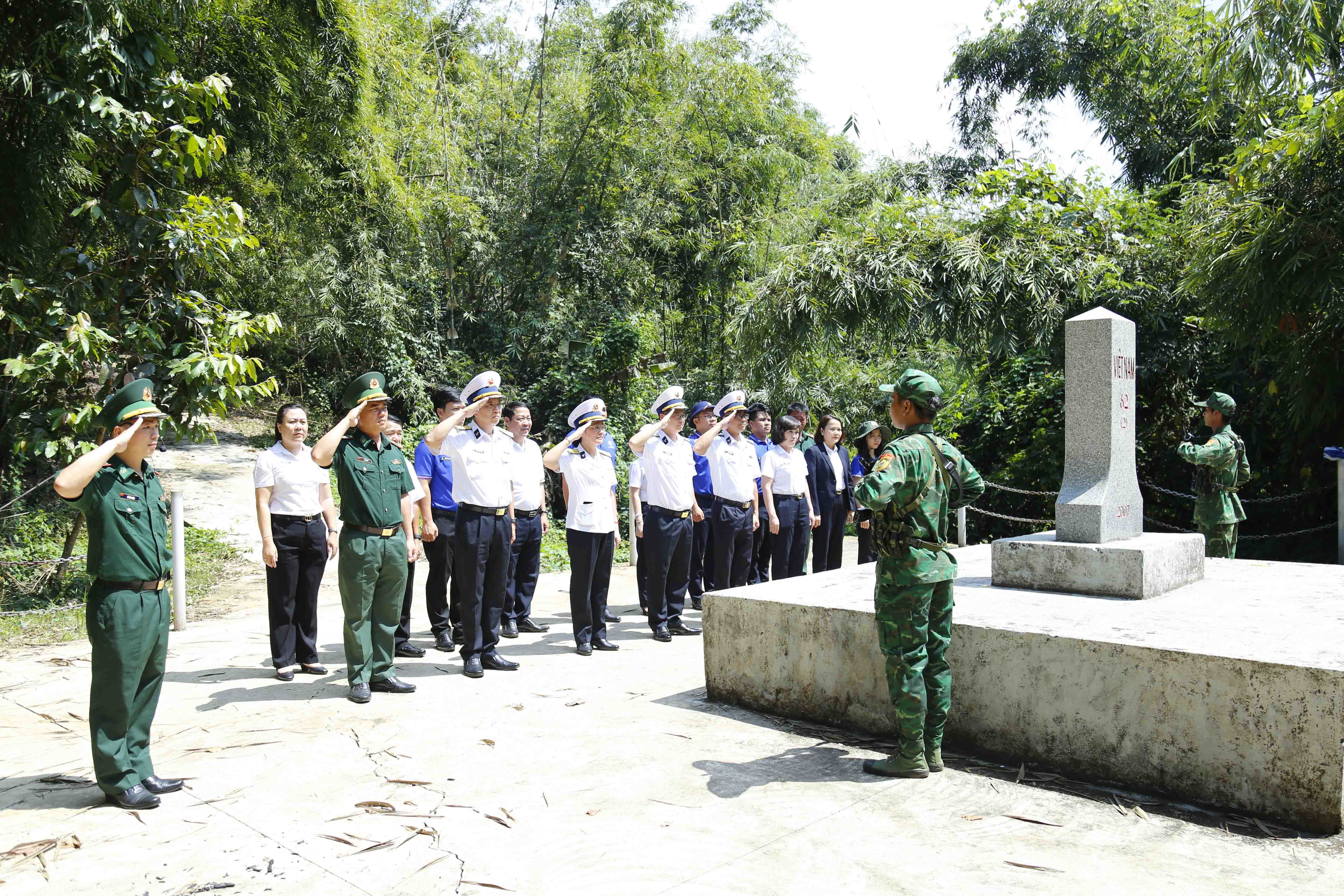 ICD Tân Cảng Sóng Thần: Ấm áp nghĩa tình biên cương