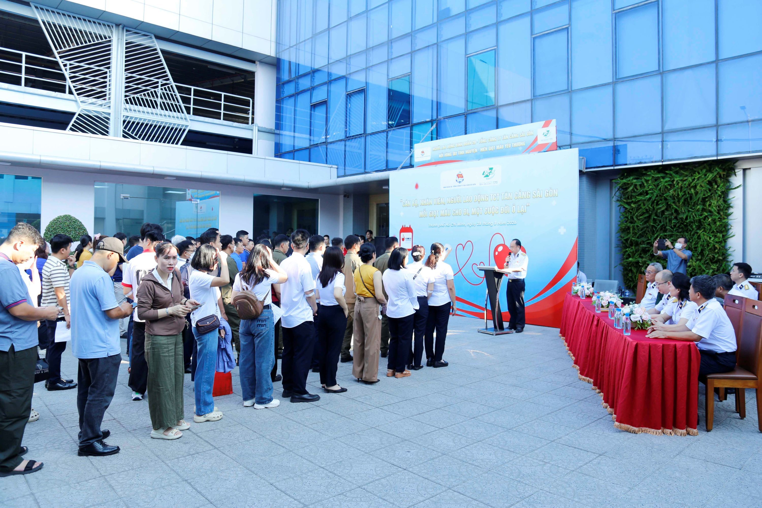 Gần 500 cán bộ, người lao động Tổng công ty Tân Cảng Sài Gòn tham gia hiến máu tình nguyện