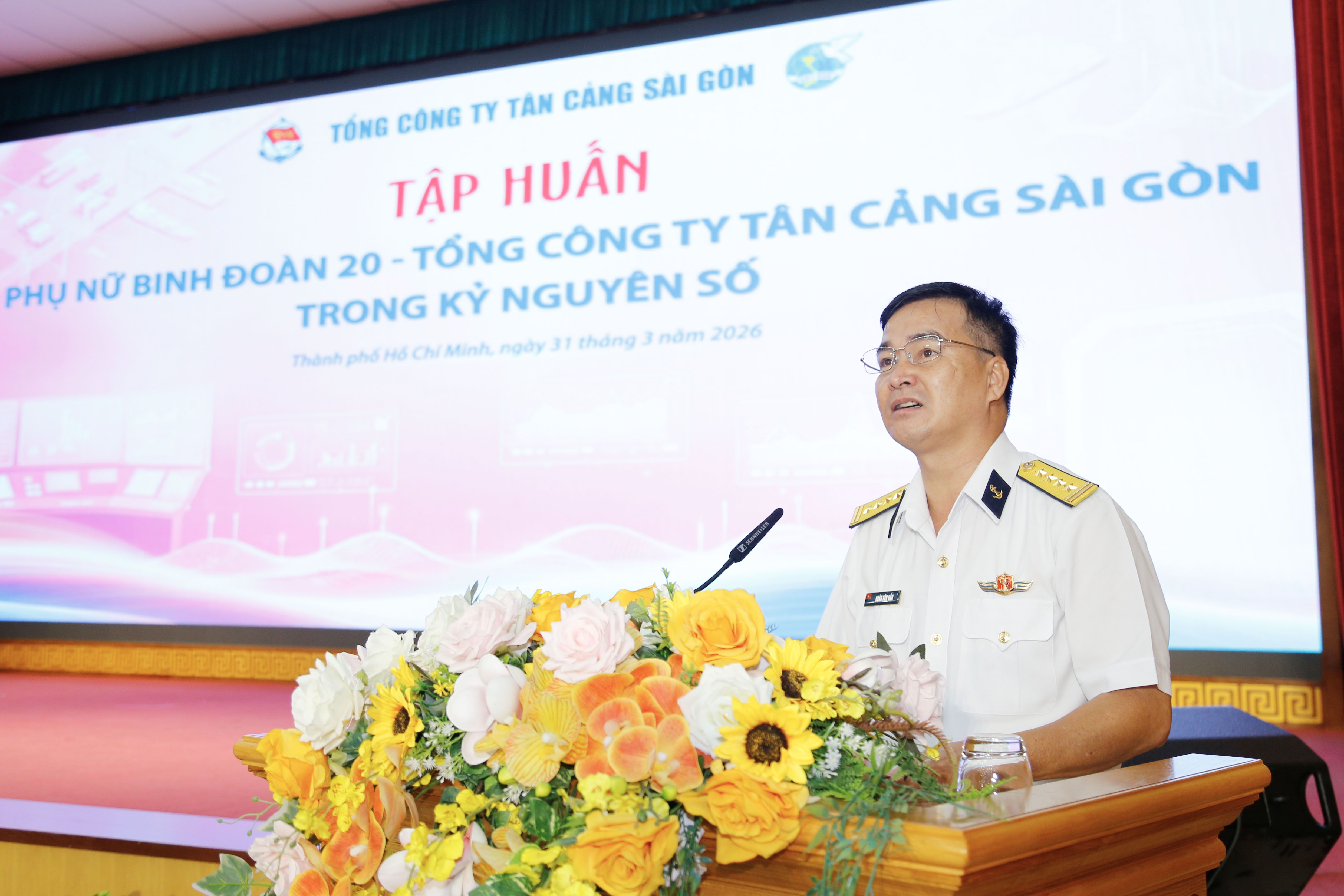 Đại tá Đoàn Văn Uẩn, Phó Chủ nhiệm Chính trị Binh đoàn 20 phát biểu khai mạc