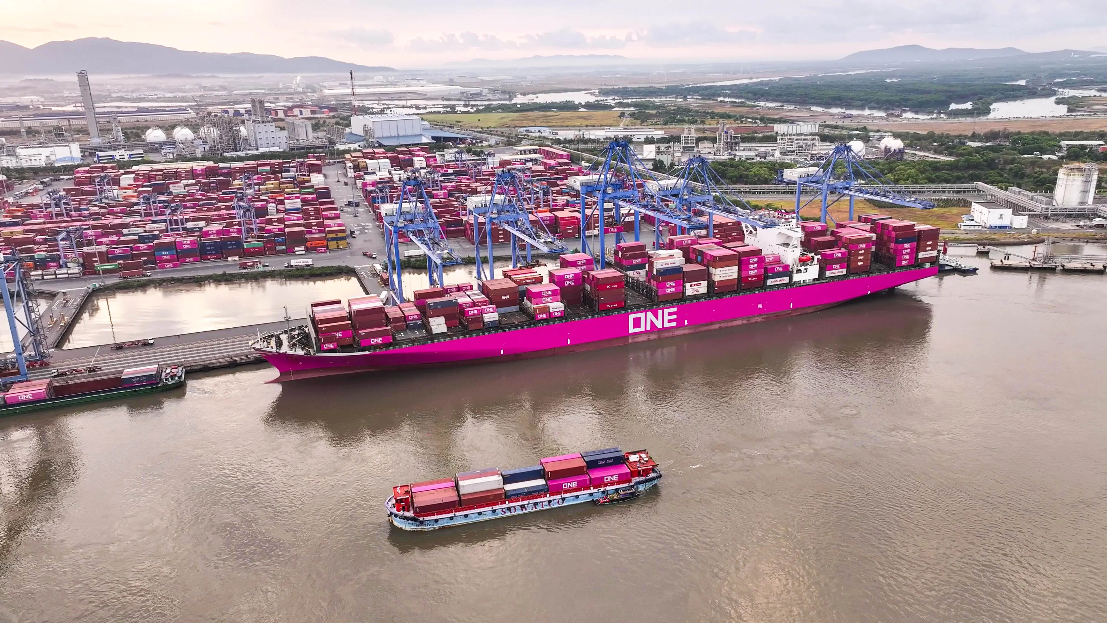 Cảng quốc tế Tân Cảng - Cái Mép đón tuyến dịch vụ FE1 của Liên minh Premier trong bối cảnh biến động toàn cầu