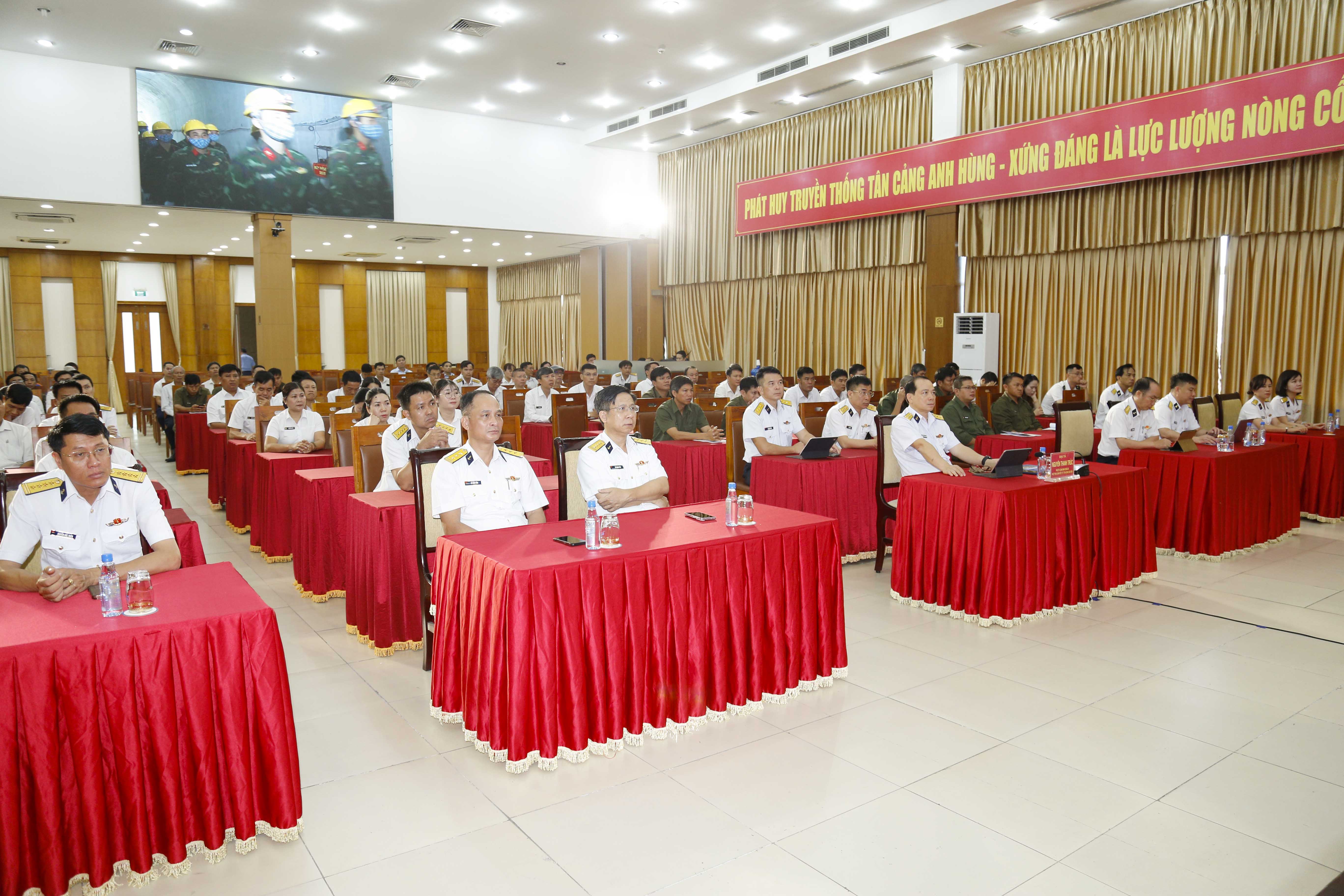 Các đại biểu dự tham dự buổi lễ