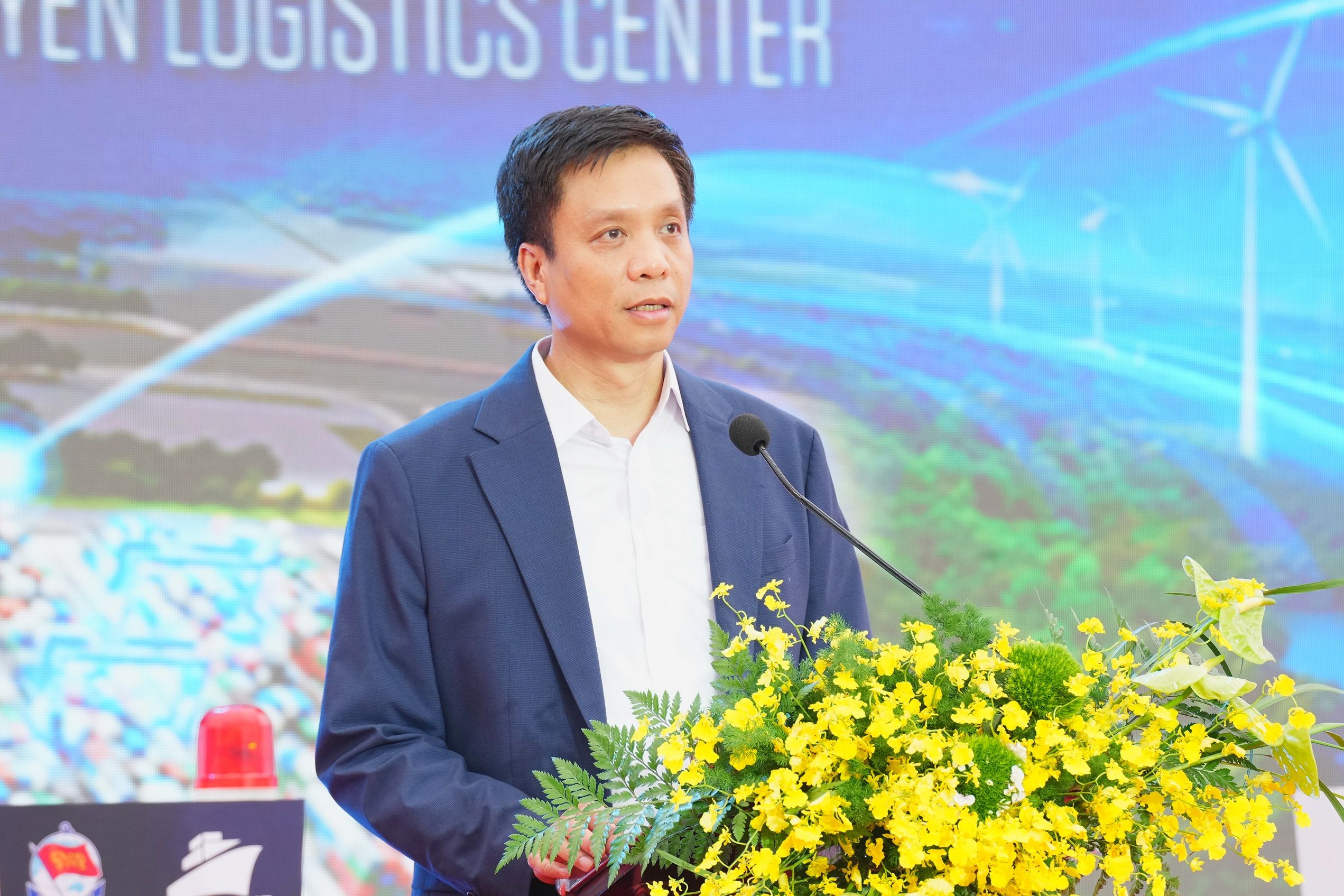Ông Nguyễn Đình Trí - Chủ tịch Cty CP Tân Cảng Lạch huyện biểu tại sự kiện
