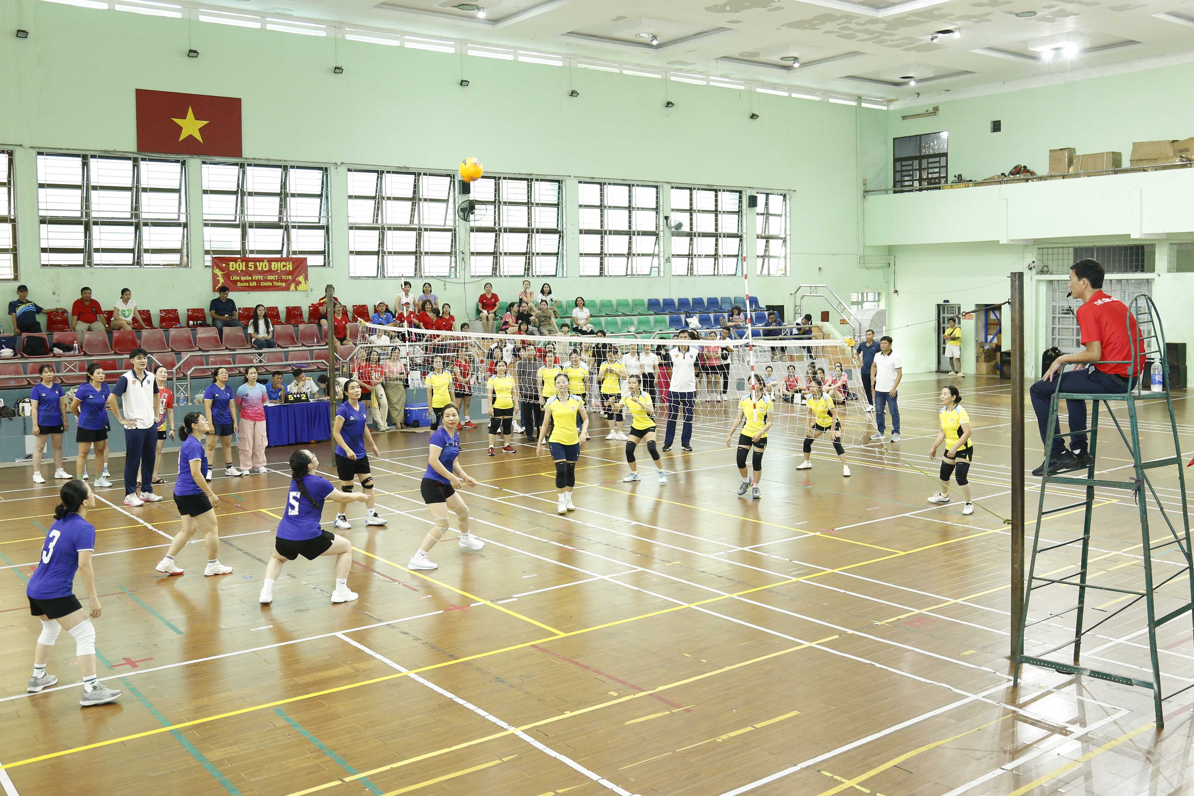 Giải bóng chuyền hơi nữ chào mừng Ngày thành lập Binh đoàn 20