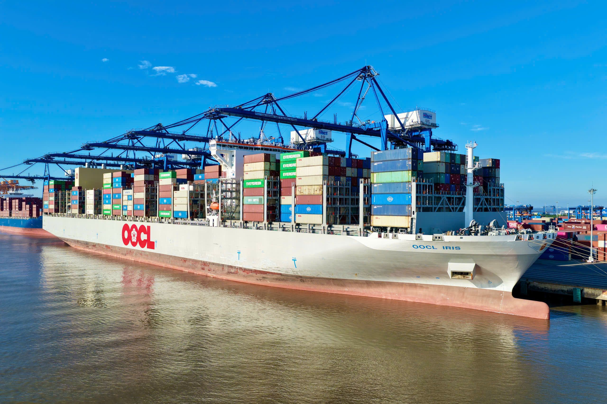 TC-HICT đón thành công OOCL IRIS 165.509 DWT - Tàu container lớn nhất từng cập TC-HICT