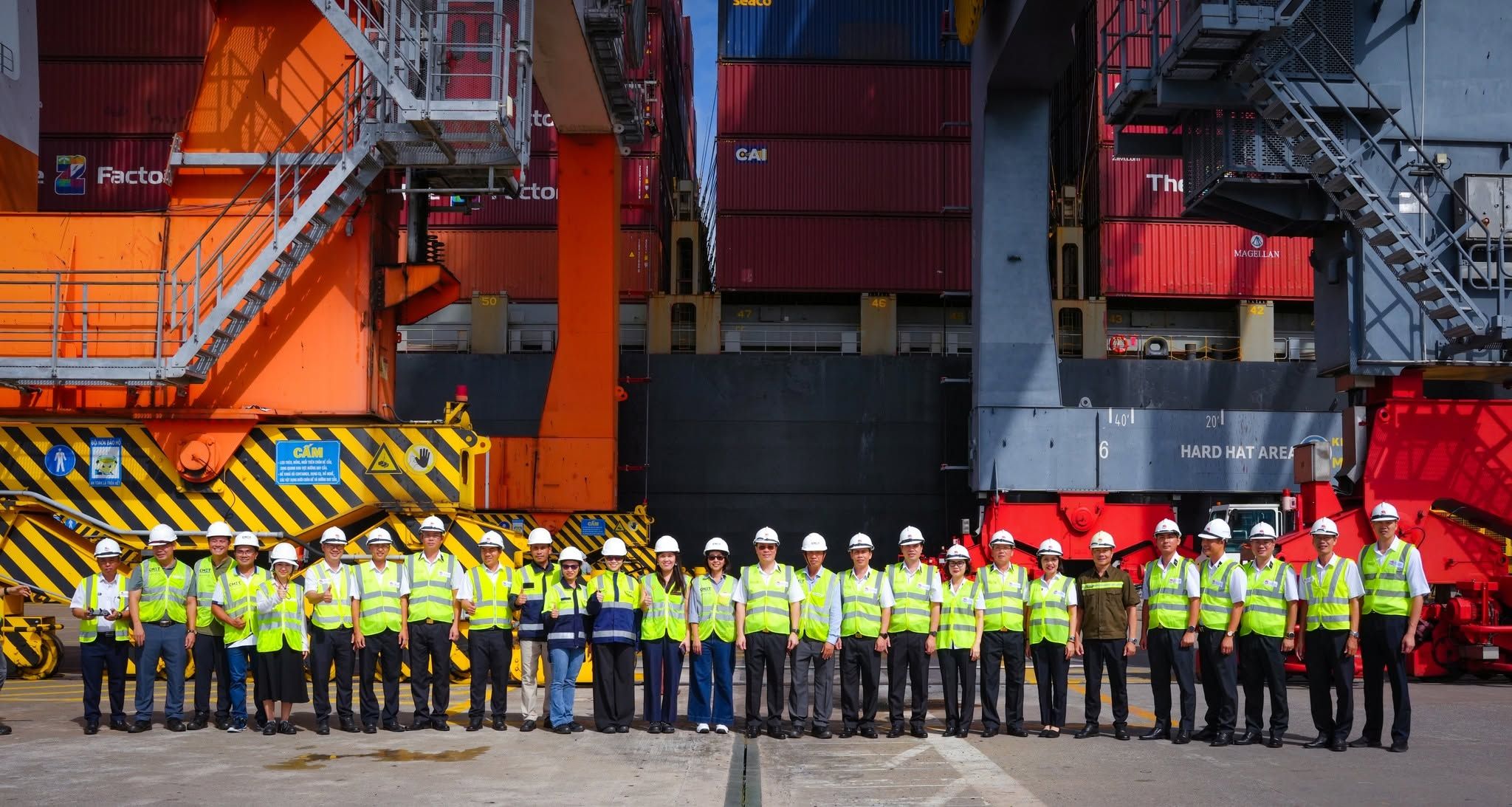 TCTT - CMIT khai thác tàu ZIM SCHENZHEN tại bến chung - tháng 9.2026