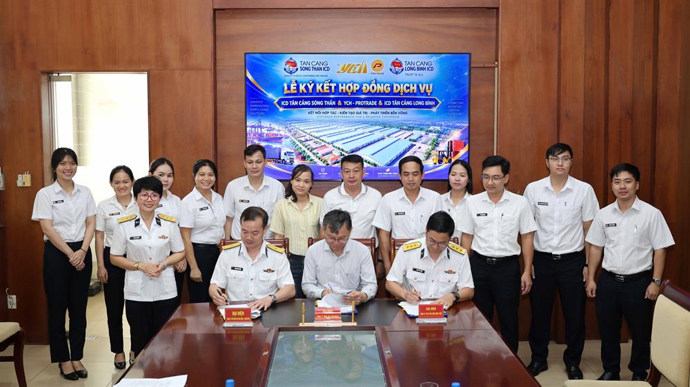Đại diện ICDST, ICDLB và YCH – Protrade tại lễ ký kết hợp đồng dịch vụ