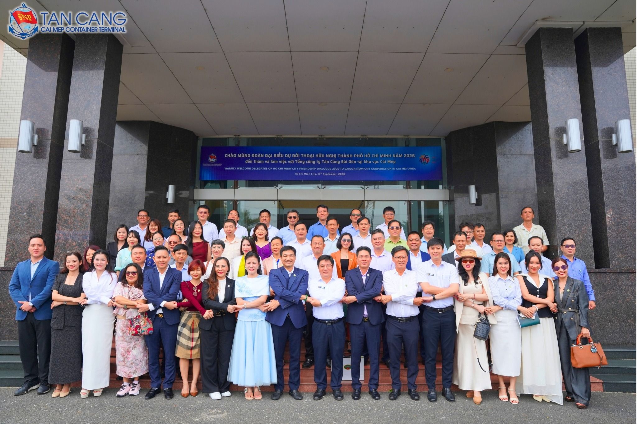 Đại diện các Doanh nghiệp tại buổi thăm và làm việc tại cụm cảng Tân Cảng Cái Mép