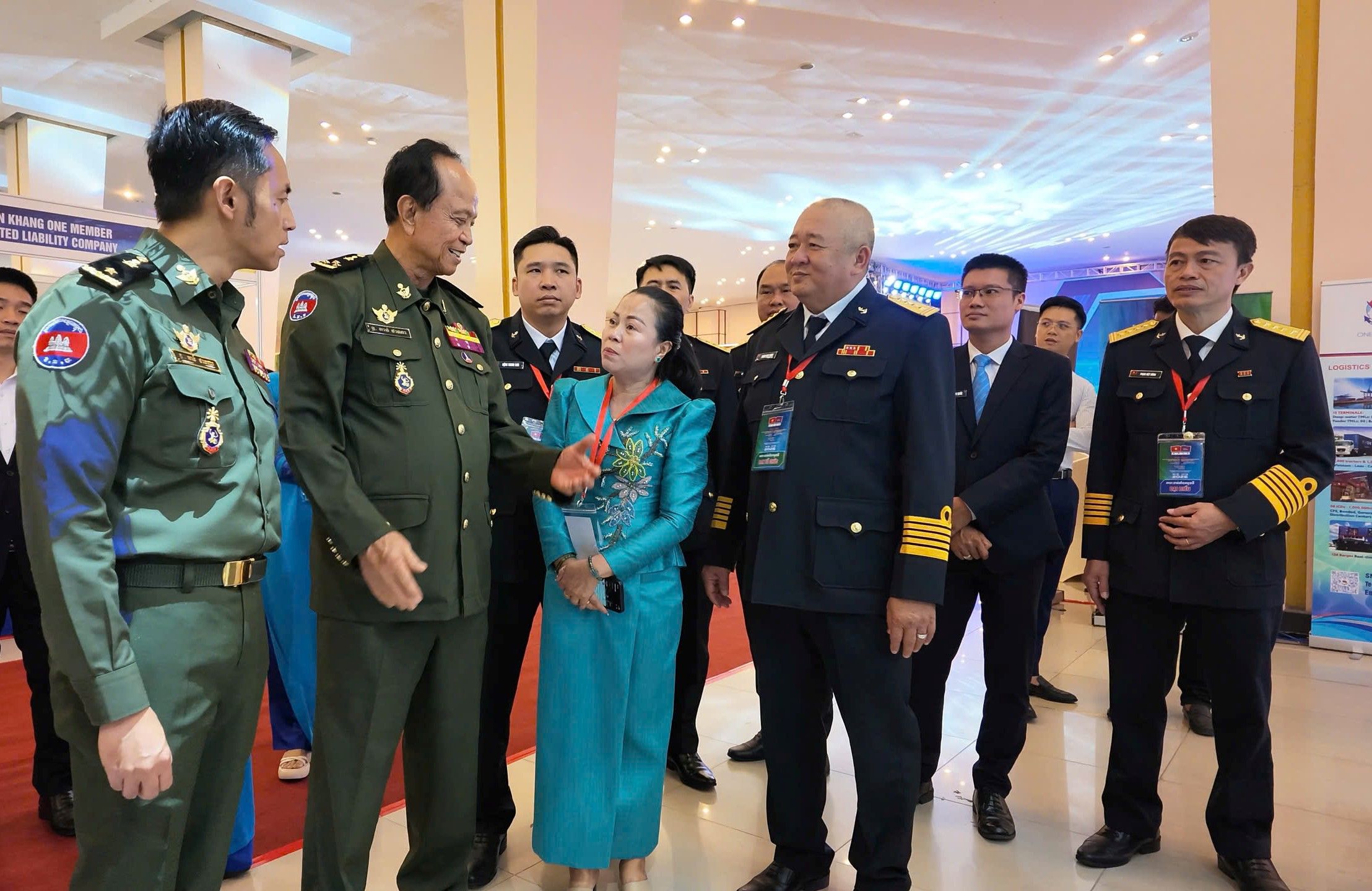 Đại tướng Tan Thana - Quốc vụ khanh, Bộ Quốc phòng Campuchia trao đổi cùng đoàn công tác TCSG về tiềm năng phát triển logistics Việt Nam - Campuchia