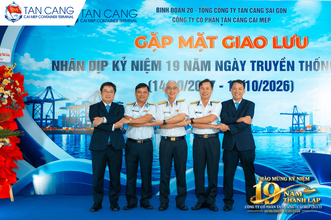 Khoảnh khắc gắn kết của tập thể ban lãnh đạo TCCT, thể hiện tinh thần đoàn kết, đồng lòng và trách nhiệm trên chặng đường phát triển.